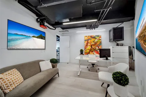 605 Lincoln Rd # 303, Miami Beach FL 33139