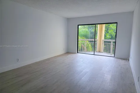 8290 Lake Dr # 422, Doral FL 33166