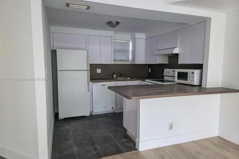 8290 Lake Dr # 422, Doral FL 33166