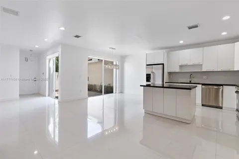924 Doveplum Ct # 924, Hollywood FL 33019