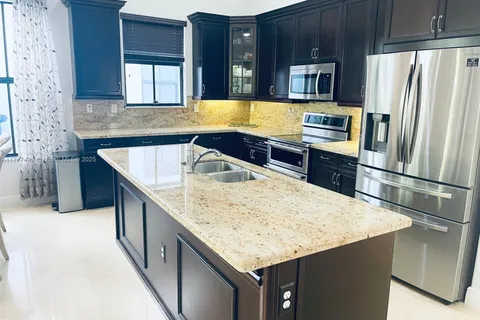 2735 NW 84th Ter, Cooper City FL 33024