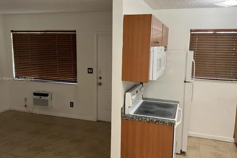932 Moffett St # 8, Hallandale Beach FL 33009