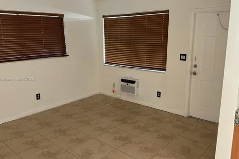 932 Moffett St # 8, Hallandale Beach FL 33009