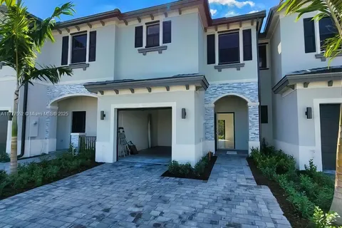 452 NW 203 RD # 452, Miami Gardens FL 33169
