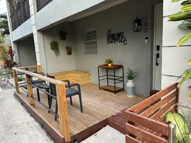 2452 Taylor St # 102, Hollywood FL 33020