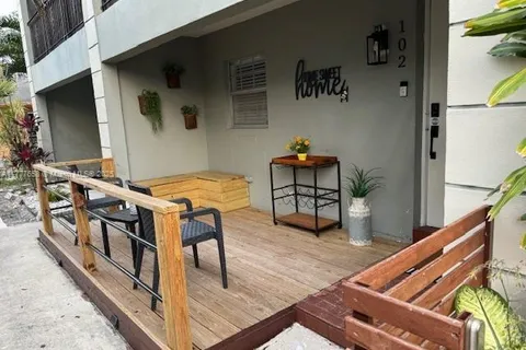 2452 Taylor St # 102, Hollywood FL 33020