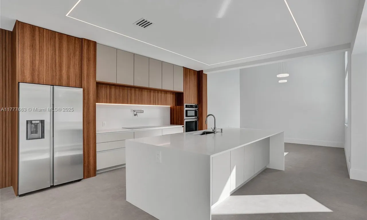 852 Heritage Dr, Weston FL 33326