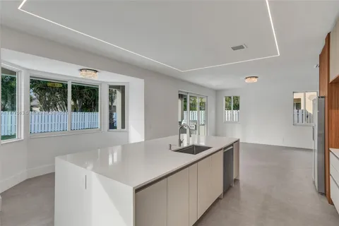852 Heritage Dr, Weston FL 33326