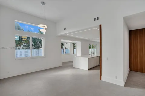 852 Heritage Dr, Weston FL 33326
