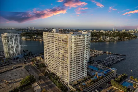 7601 E Treasure Dr # 1414, North Bay Village FL 33141