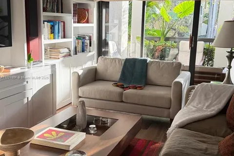 2600 Cardena St # 13, Coral Gables FL 33134