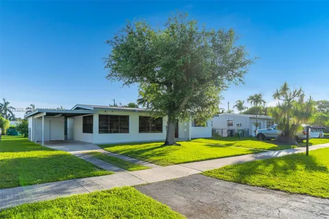 1425 NW 9th St, Homestead FL 33030
