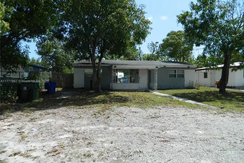 930 SW 29th Way, Fort Lauderdale FL 33312