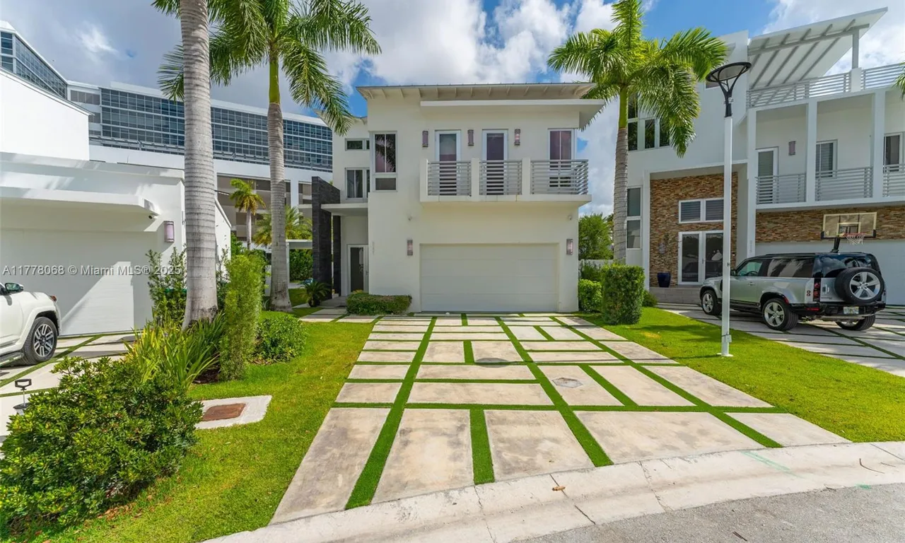 8221 NW 34th Dr # 8221, Doral FL 33122