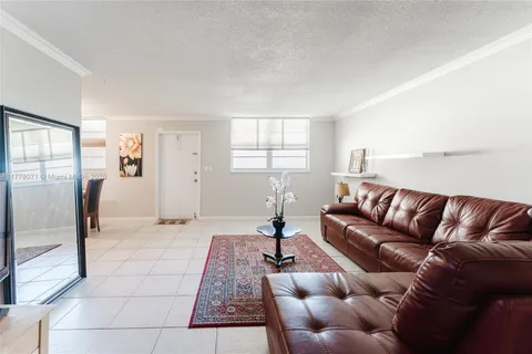 1811 Jefferson St # 304, Hollywood FL 33020
