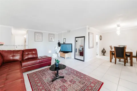1811 Jefferson St # 304, Hollywood FL 33020
