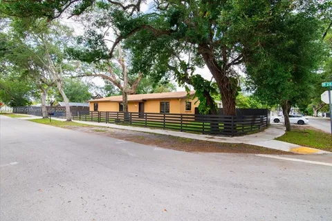 17001 NW 28th Ave, Miami Gardens FL 33056