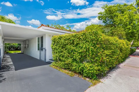821 84th St, Miami Beach FL 33141