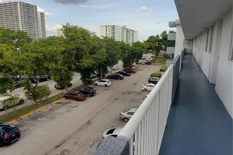 1801 S Treasure Dr # 405, North Bay Village FL 33141