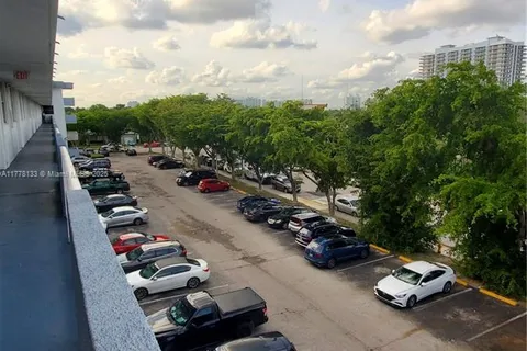 1801 S Treasure Dr # 405, North Bay Village FL 33141
