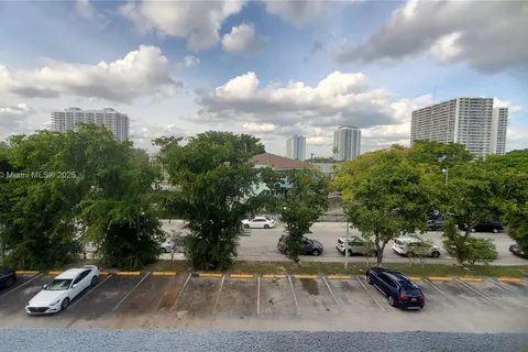 1801 S Treasure Dr # 405, North Bay Village FL 33141
