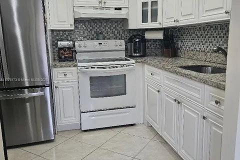 378 Saxony H # 378, Delray Beach FL 33446