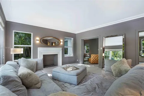5650 Pine Tree Dr, Miami Beach FL 33140