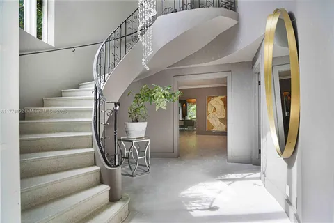 5650 Pine Tree Dr, Miami Beach FL 33140
