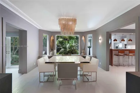 5650 Pine Tree Dr, Miami Beach FL 33140