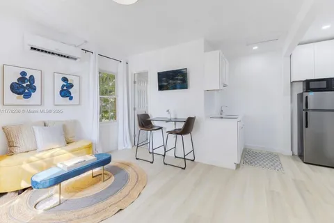 415 75th St # 2A, Miami Beach FL 33141