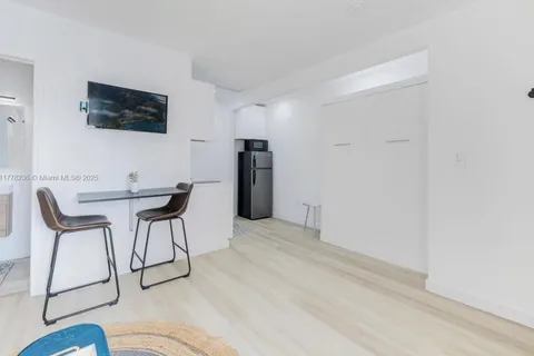 415 75th St # 2A, Miami Beach FL 33141