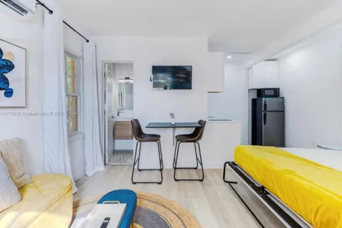 415 75th St # 2A, Miami Beach FL 33141