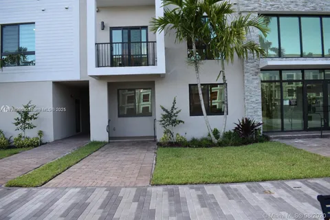 4640 NW 84th Ave # 16, Doral FL 33166