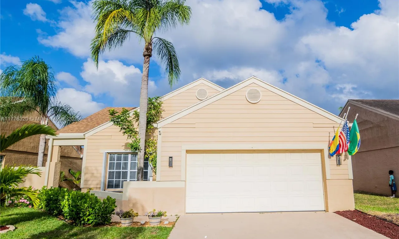 23060 Sunfield Dr, Boca Raton FL 33433