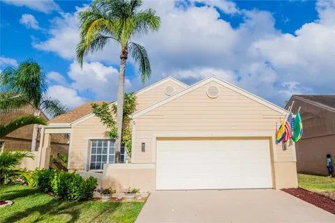 23060 Sunfield Dr, Boca Raton FL 33433
