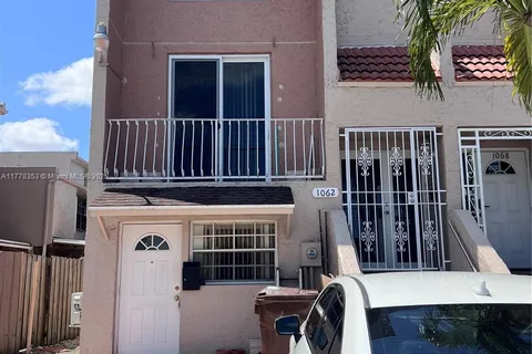 1062 W 42nd Pl, Hialeah FL 33012