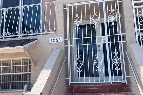1062 W 42nd Pl, Hialeah FL 33012