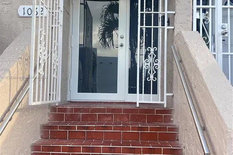 1062 W 42nd Pl, Hialeah FL 33012