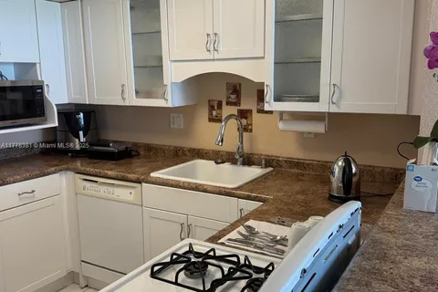 2030 S Ocean Dr # 1116, Hallandale Beach FL 33009