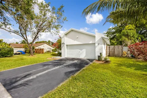 8031 NW 47th Ct, Lauderhill FL 33351