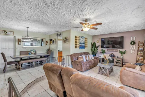 3800 NW 37th St, Lauderdale Lakes FL 33309