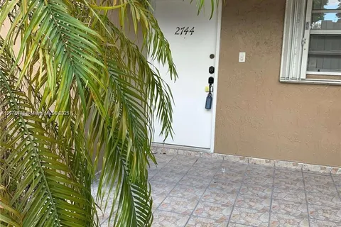 2744 W 60th St # 51, Hialeah FL 33016
