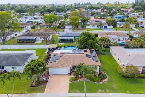 22483 Labrador St, Boca Raton FL 33428