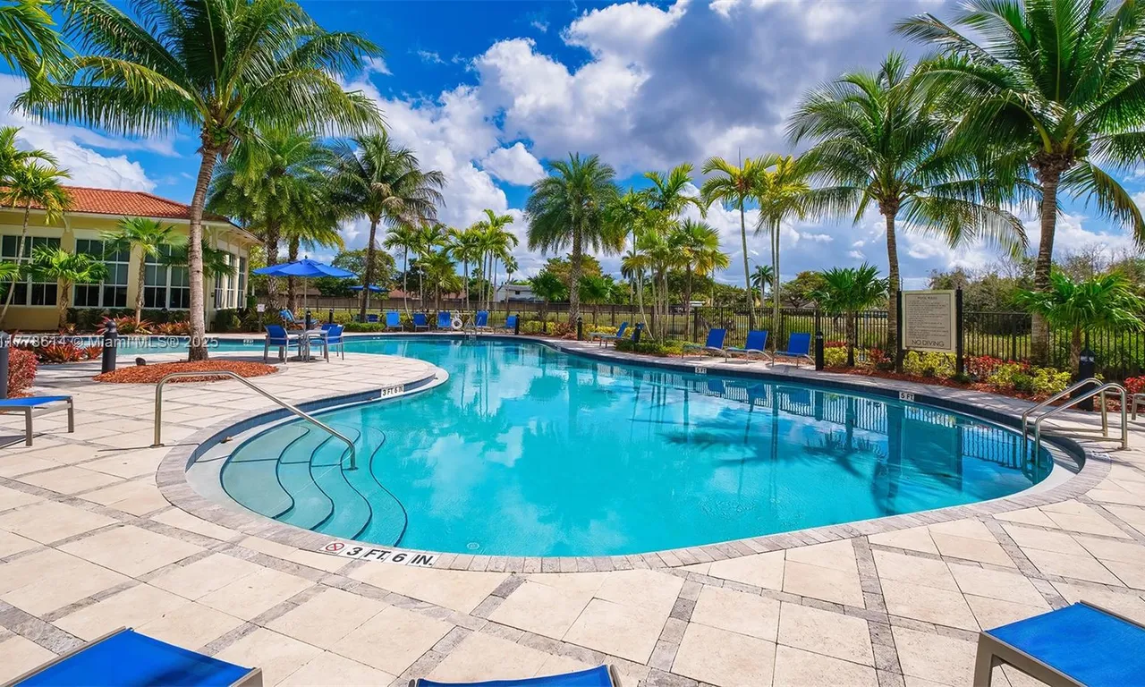 10170 SW 7th St # 102, Pembroke Pines FL 33025