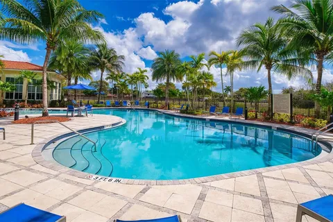 10170 SW 7th St # 102, Pembroke Pines FL 33025