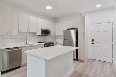 10170 SW 7th St # 102, Pembroke Pines FL 33025