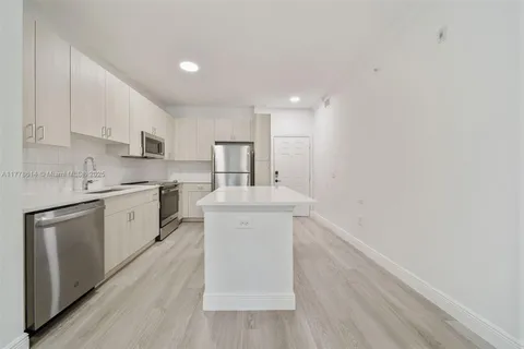 10170 SW 7th St # 102, Pembroke Pines FL 33025