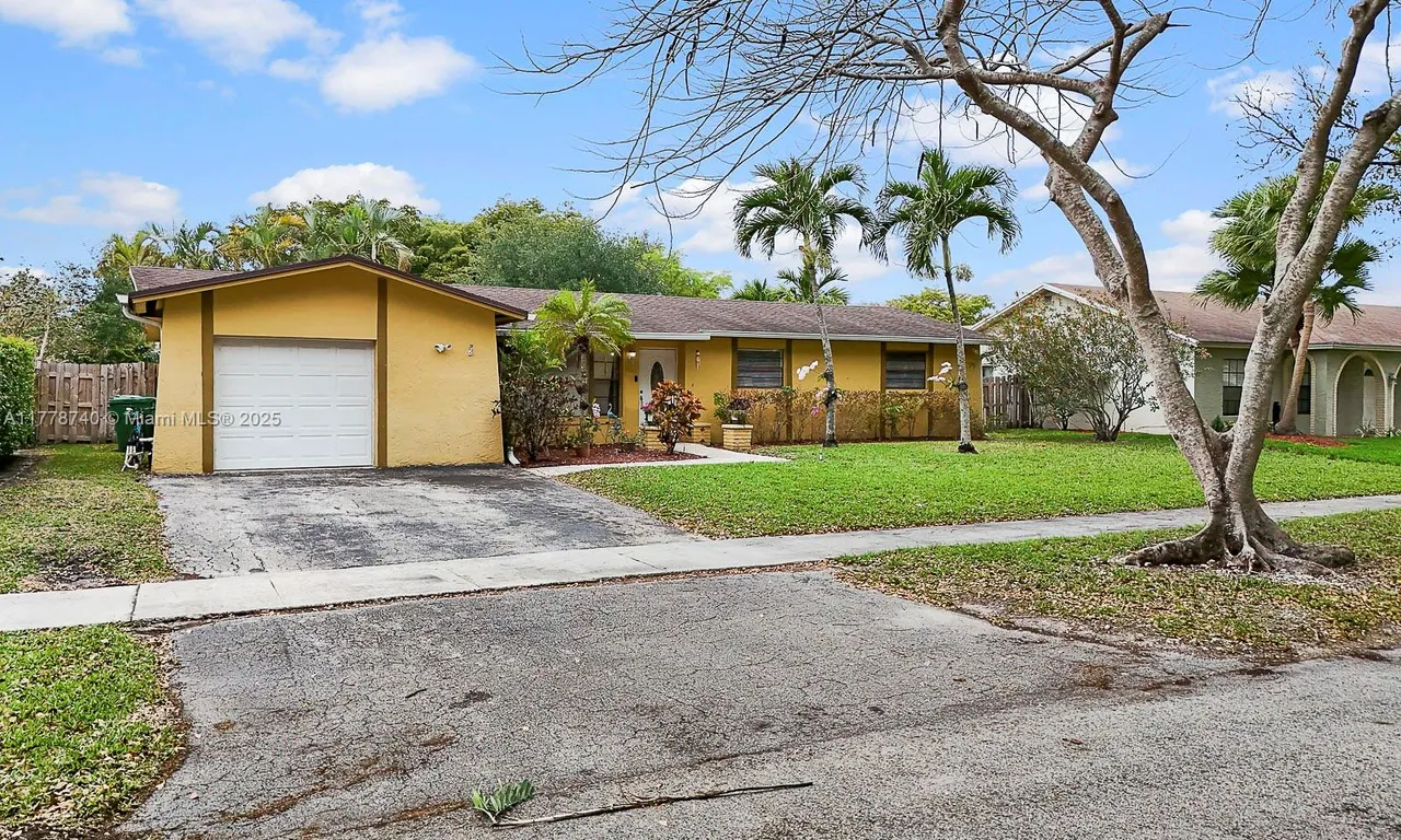 5009 SW 104th Ave, Cooper City FL 33328