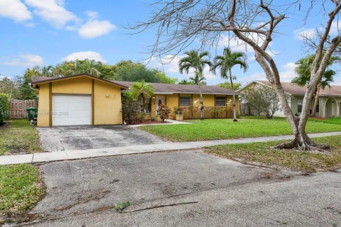 5009 SW 104th Ave, Cooper City FL 33328