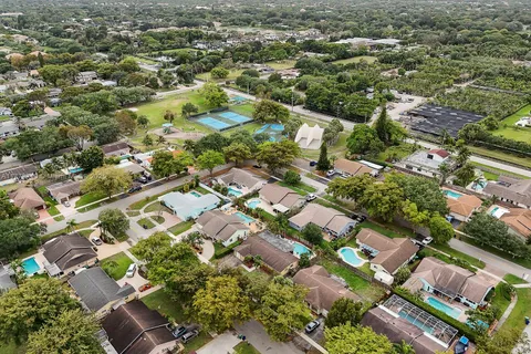 5009 SW 104th Ave, Cooper City FL 33328